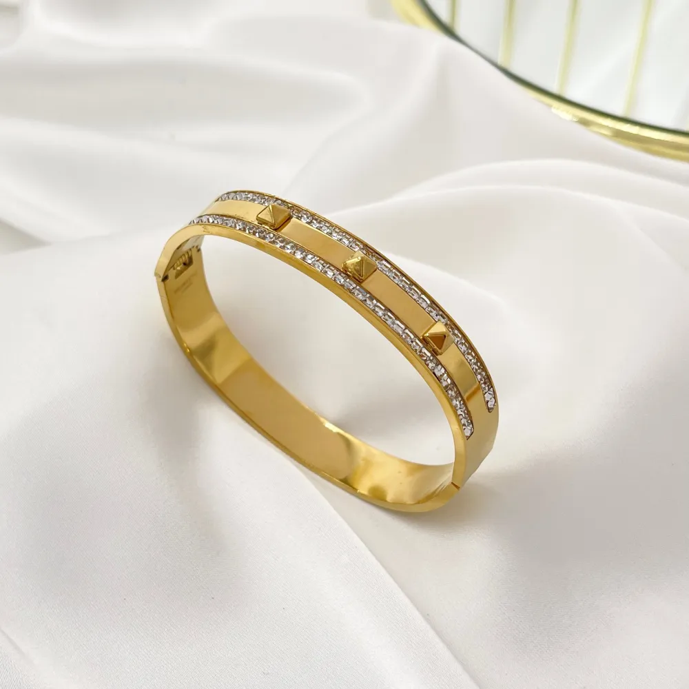 Strass e Borchie-Bracciale Rigido in Acciaio - BAR-413-1987-B