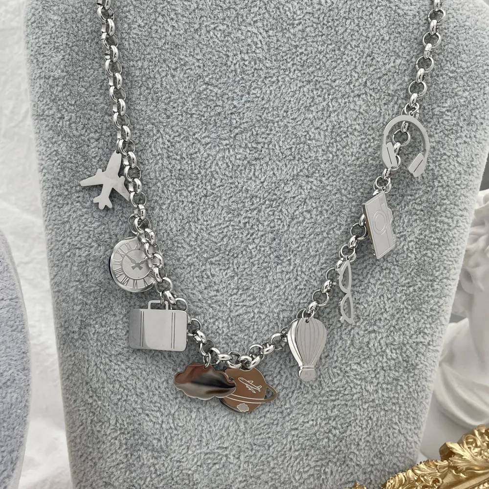 Catena con Ciondoli Viaggio -Collana Corta in Acciaio - CAC-413-2085