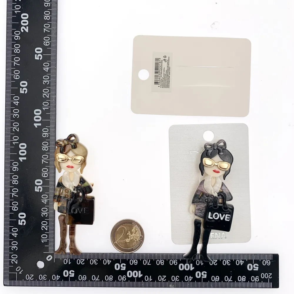 Donna con la Borsa-Spilla Moda in Resina - SPM-1034