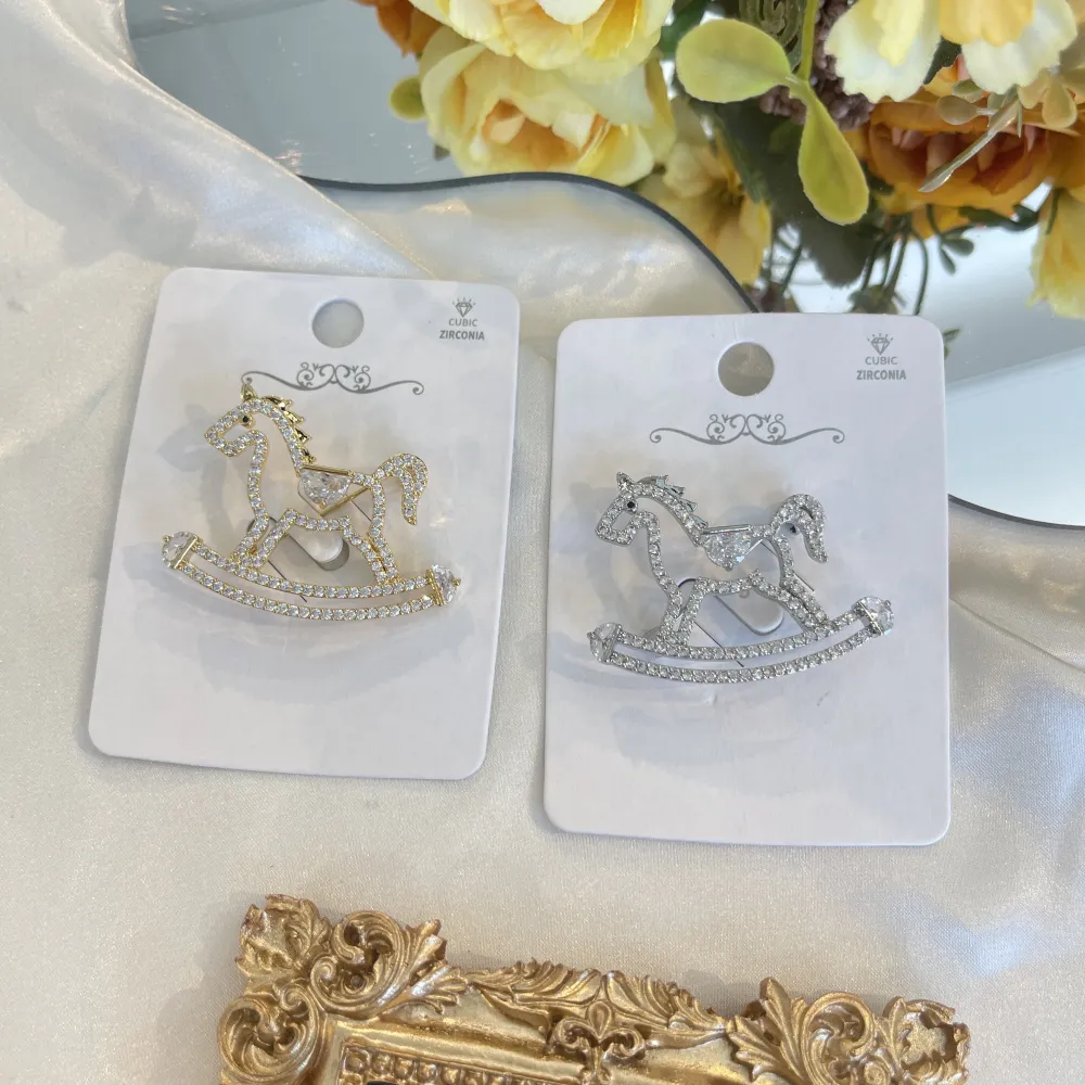Cavallo Dondolo  -Spilla con Zirconia - SPM-506-316