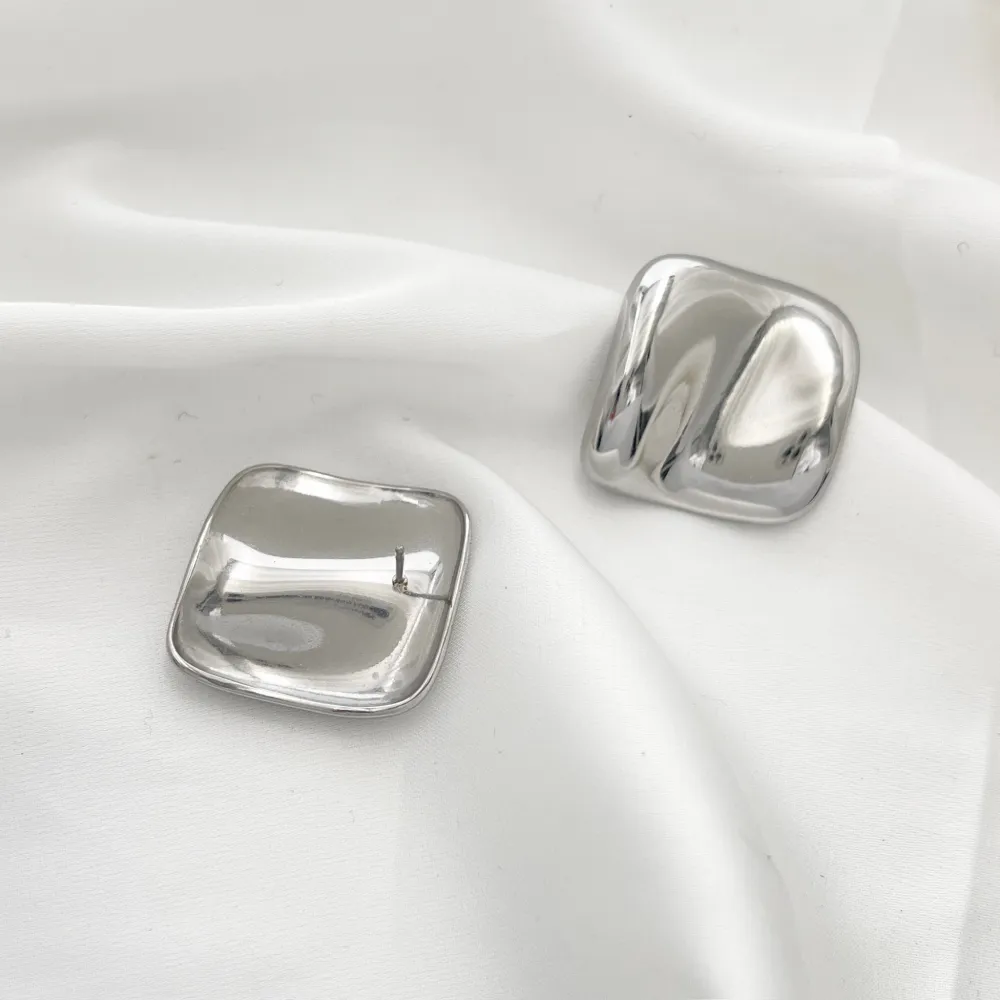 Quadrato Lavorato-Orecchini in Acciaio - OAP-413-173