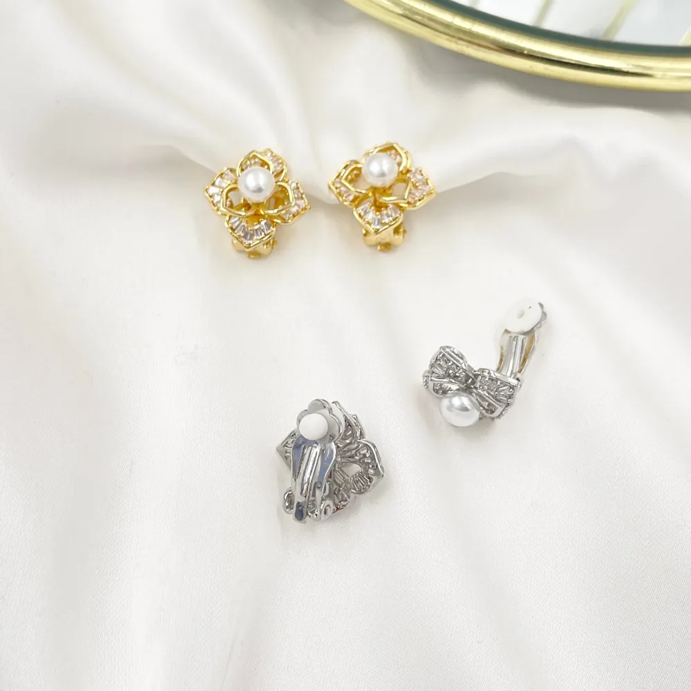 Fiore con perla-Orecchini a Clip con Zirconia - OMK-493-28