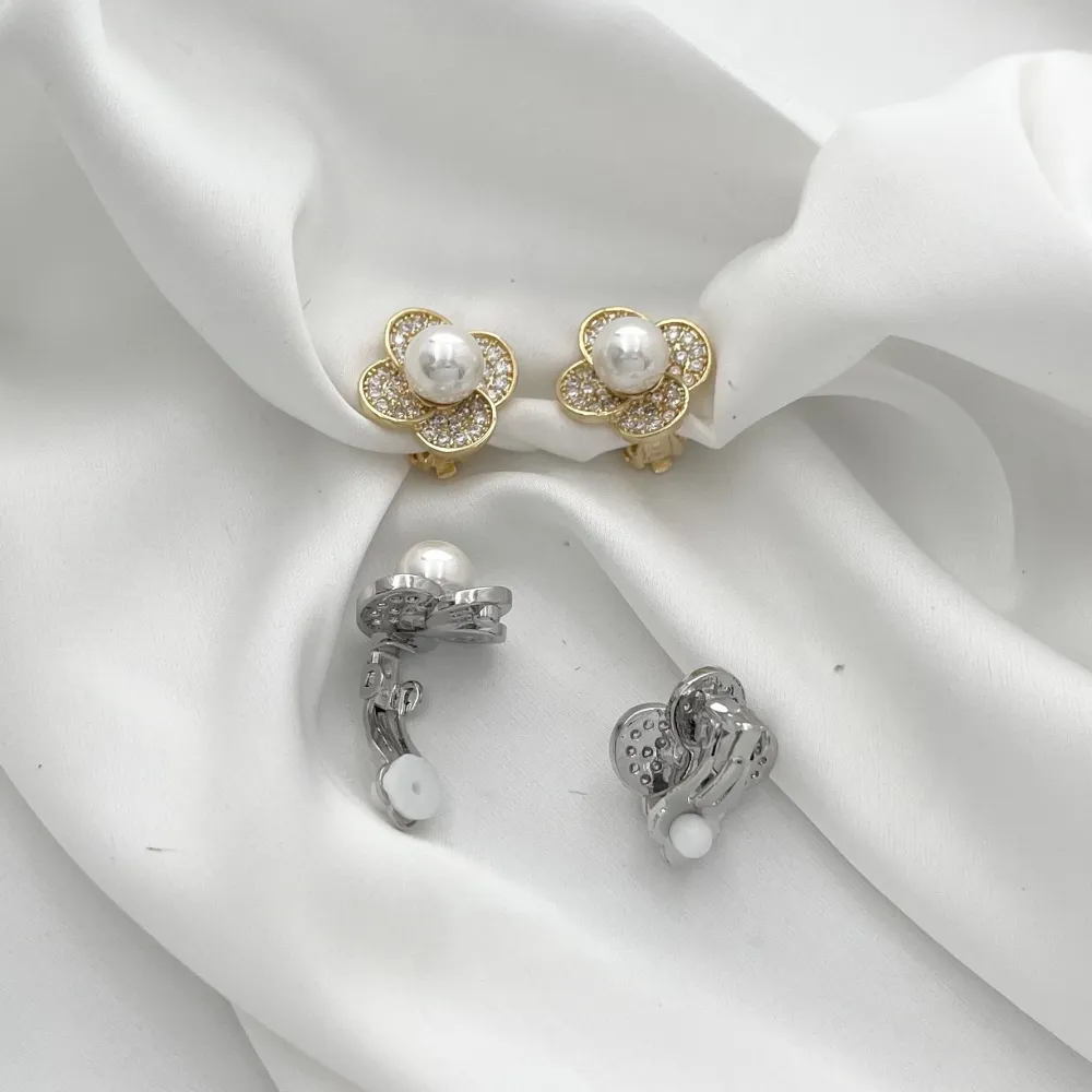 Fiore con Perla-Orecchini a Clips con Zirconia - OMK-506-223-226