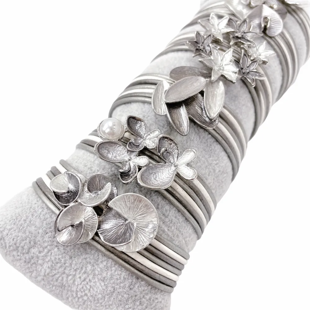 6Pz Bracciali +Cuscino in Omaggio - BPM176-191-Multifili con Charmes-6 Pz Bracciali