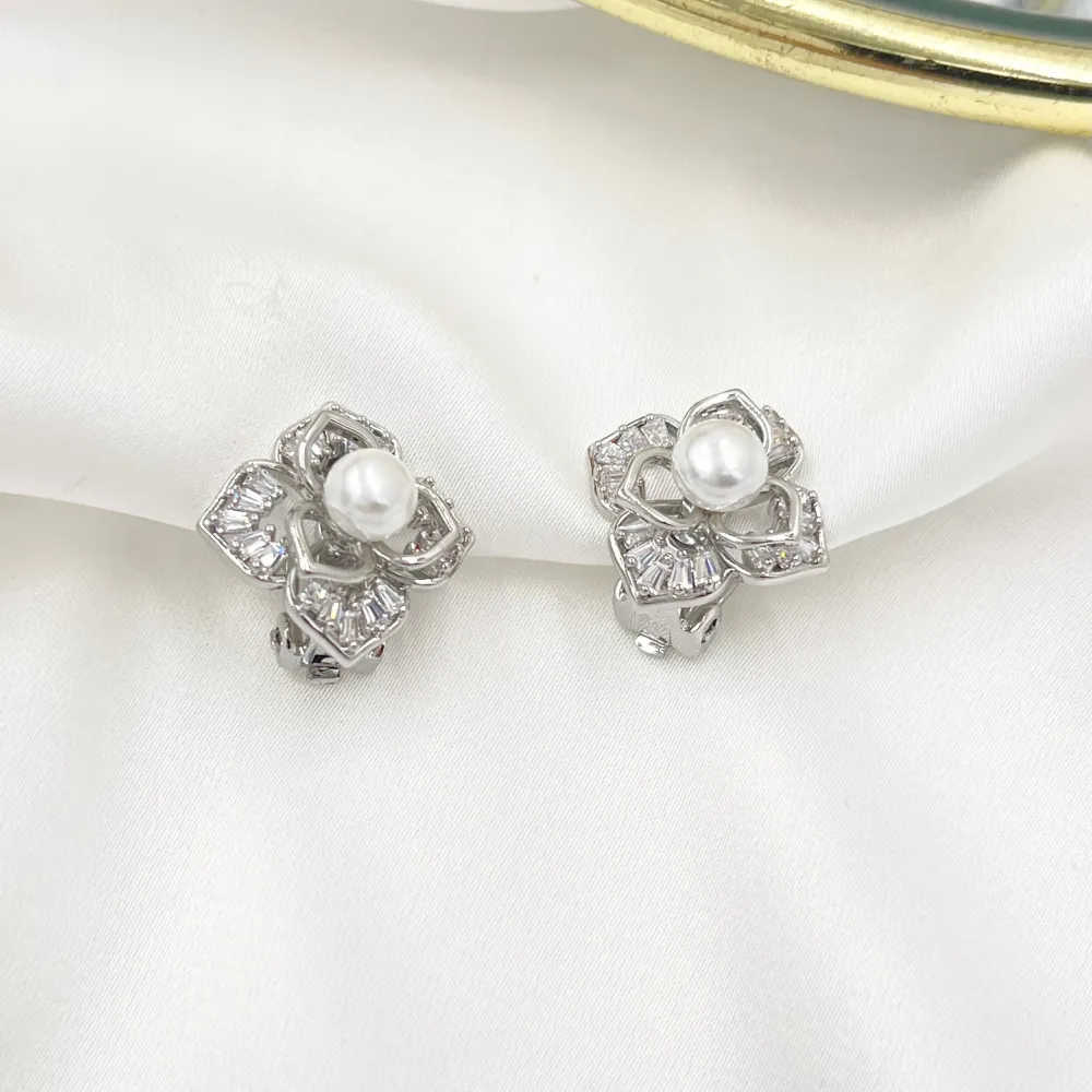 Fiore con perla-Orecchini a Clip con Zirconia - OMK-493-28