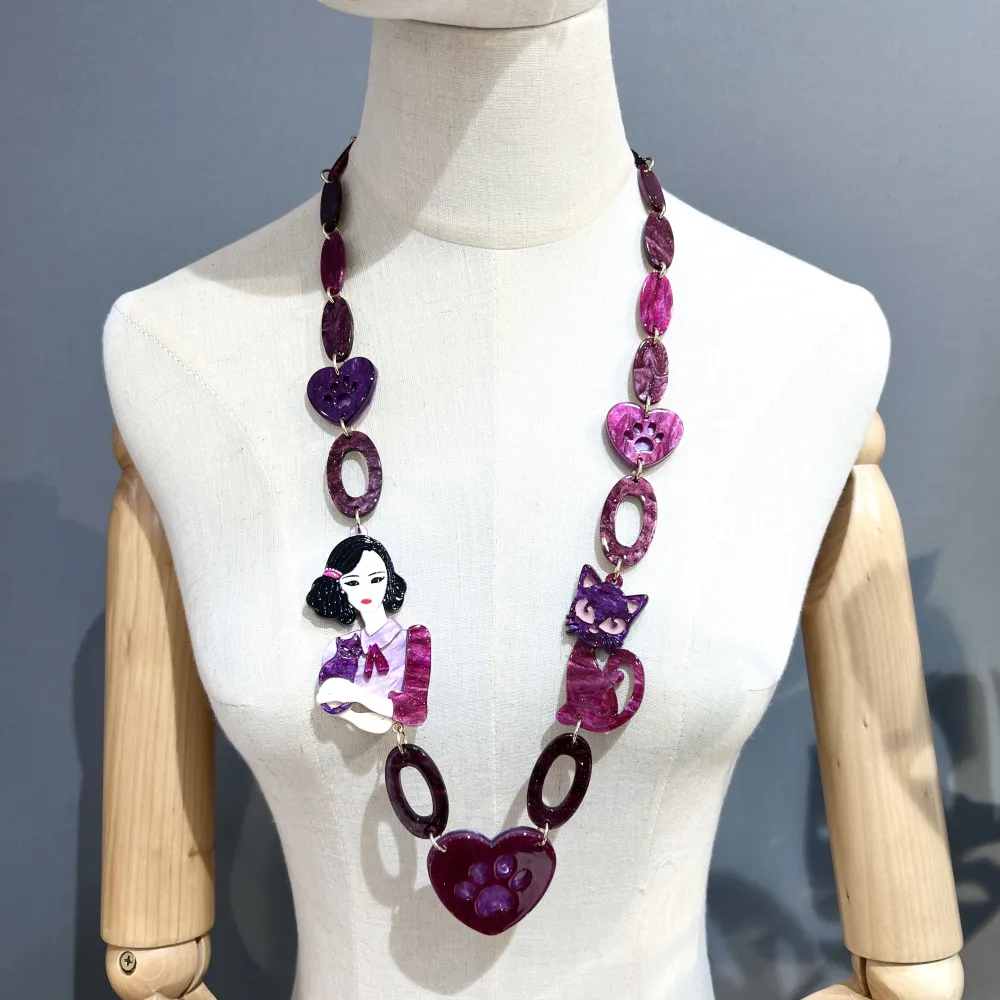 Donna con Gatto-Collana Lunga Moda in Resina - CML-16188