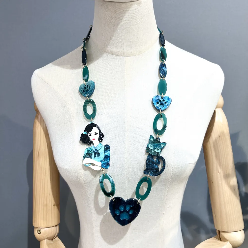 Donna con Gatto-Collana Lunga Moda in Resina - CML-16188