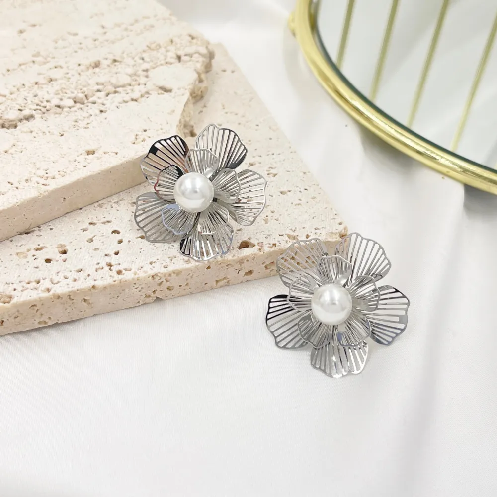 Fiore con Perla -Orecchini in Acciaio - OAP-413-2107