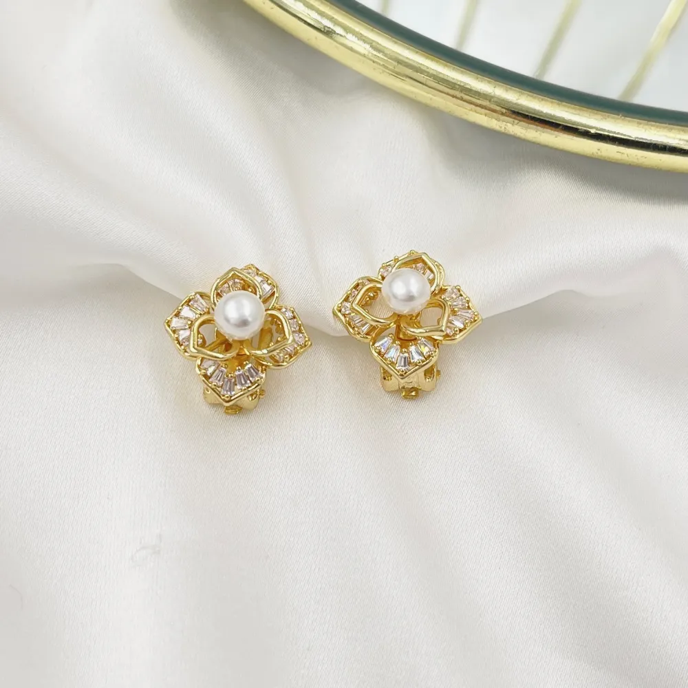 Fiore con perla-Orecchini a Clip con Zirconia - OMK-493-28