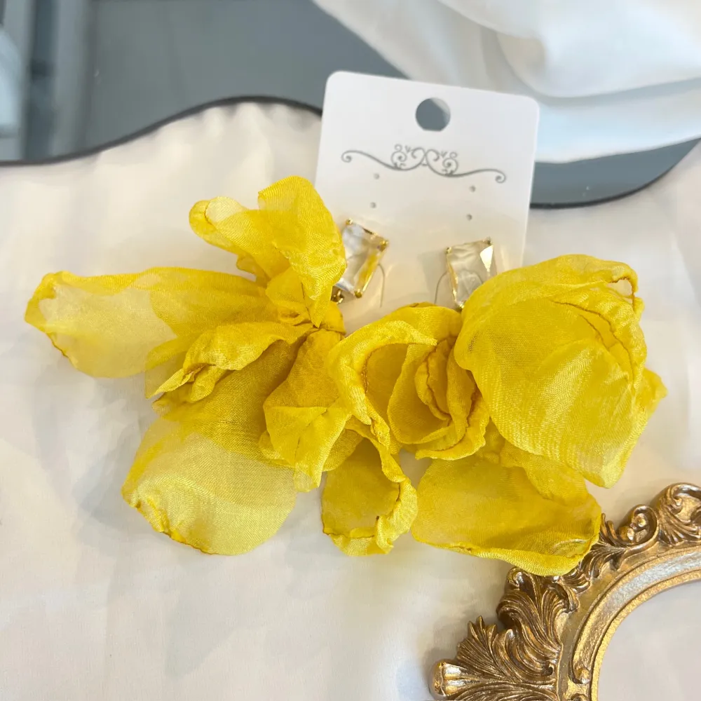 Punto Luce con Petali  -Orecchini Moda - OMM-769-02