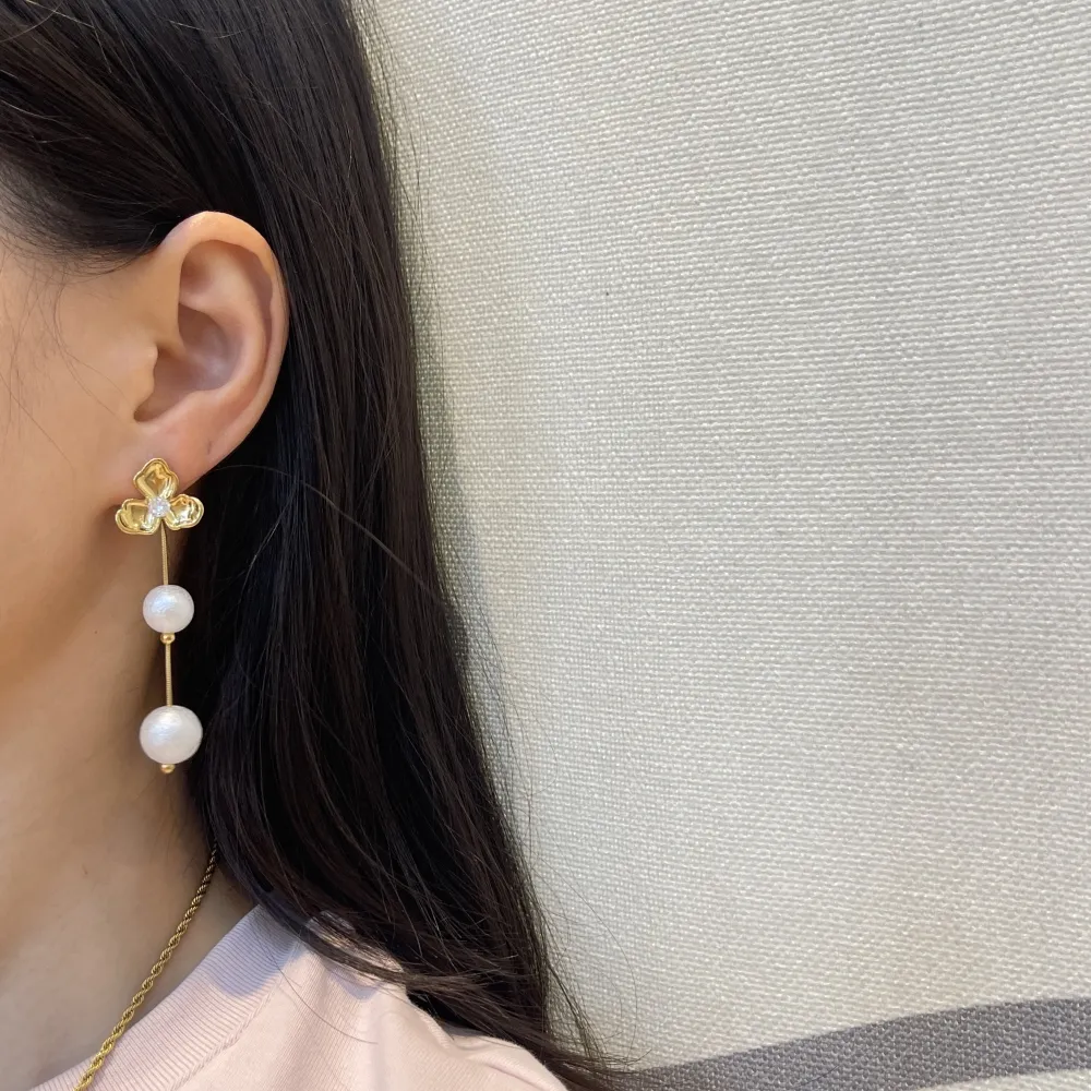 Fiore con Perla Goccia -Orecchini in Acciaio - OR-413-836