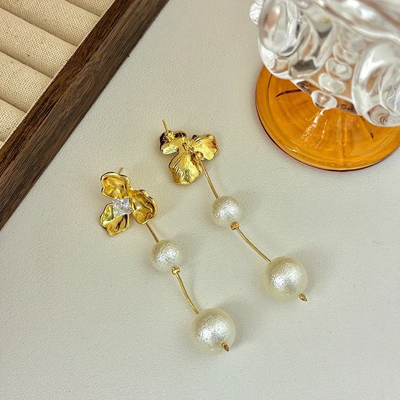 Fiore con Perla Goccia -Orecchini in Acciaio - OR-413-836