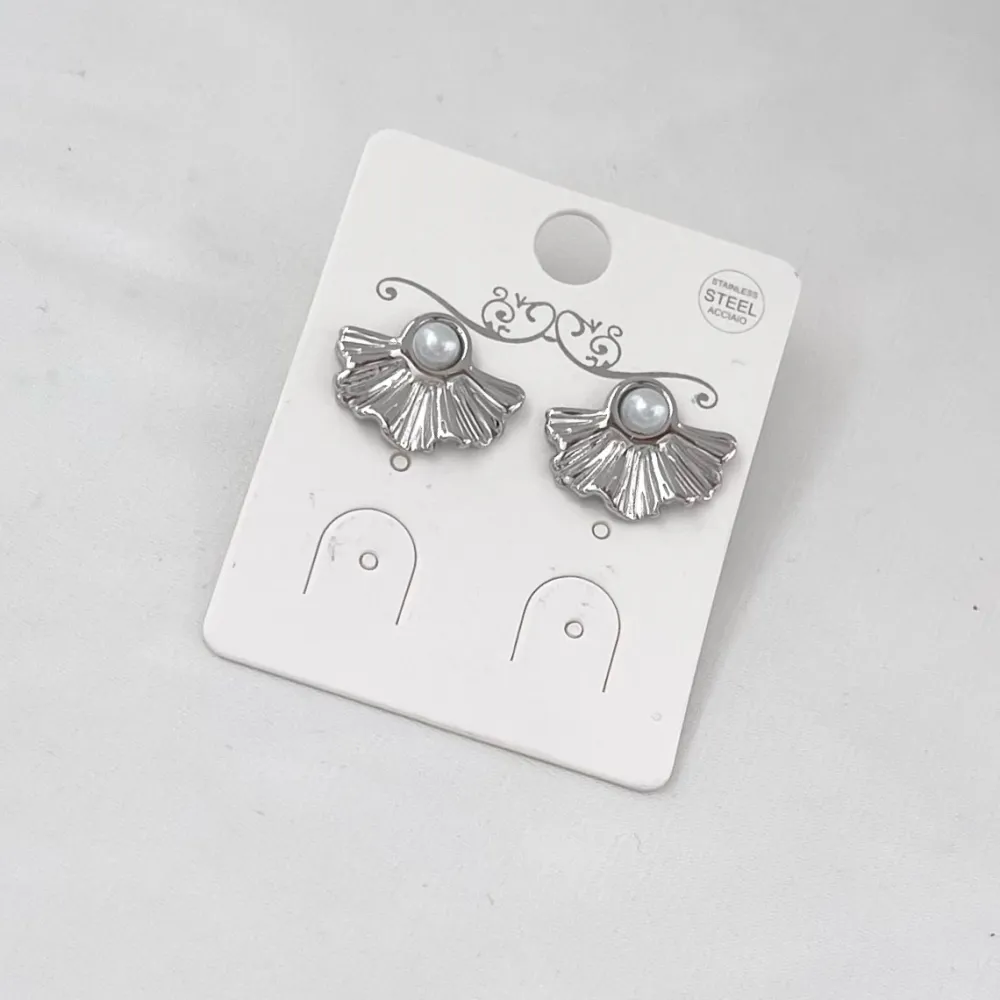 Fiore con perla-Orecchini in Acciaio - OR-413-2548
