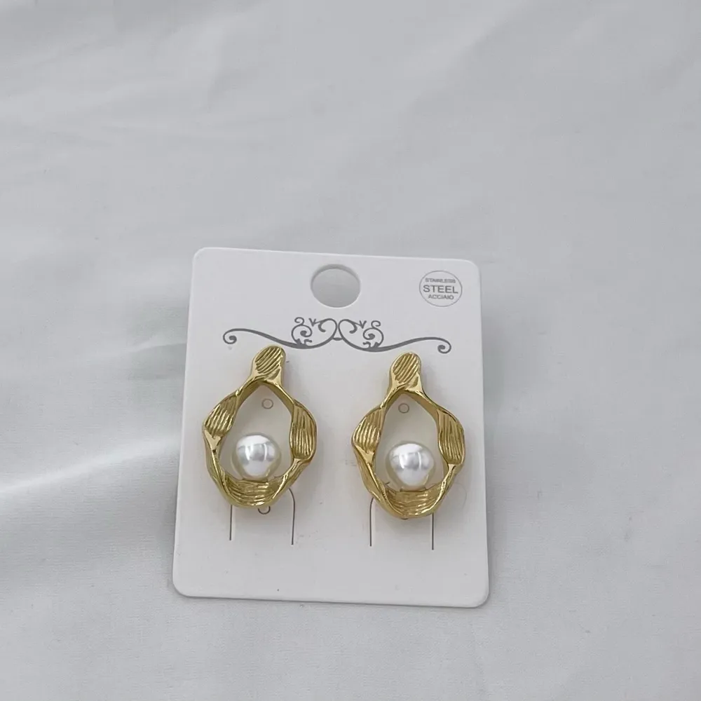 Fiore con perla-Orecchini in Acciaio - OR-413-2560