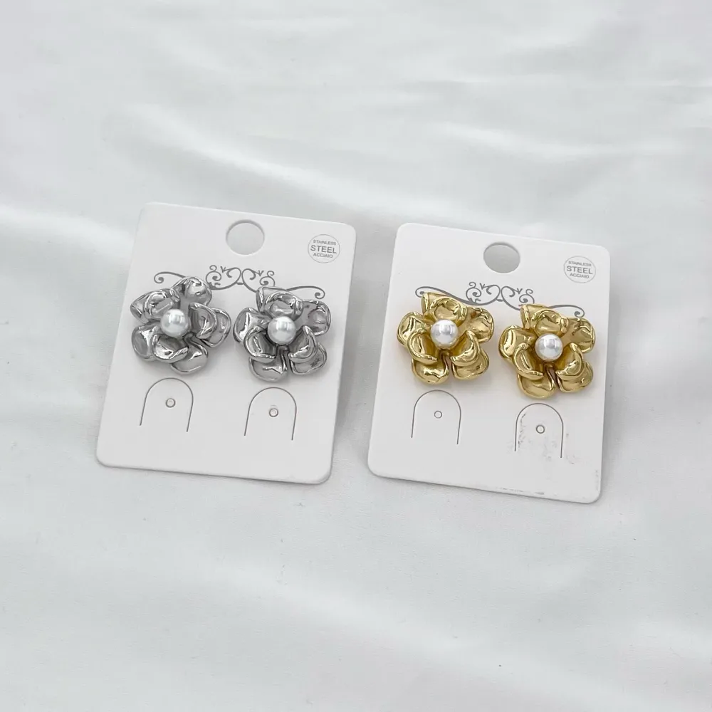 Fiore con perla-Orecchini in Acciaio - OR-413-2550