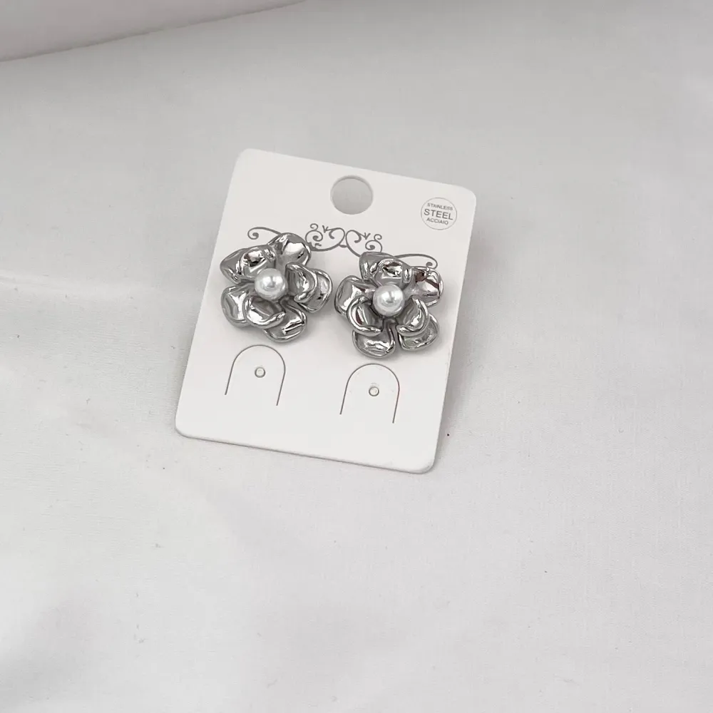 Fiore con perla-Orecchini in Acciaio - OR-413-2550