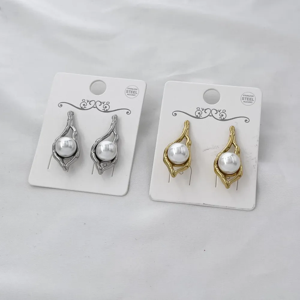 Fiore con perla-Orecchini in Acciaio - OR-413-2555