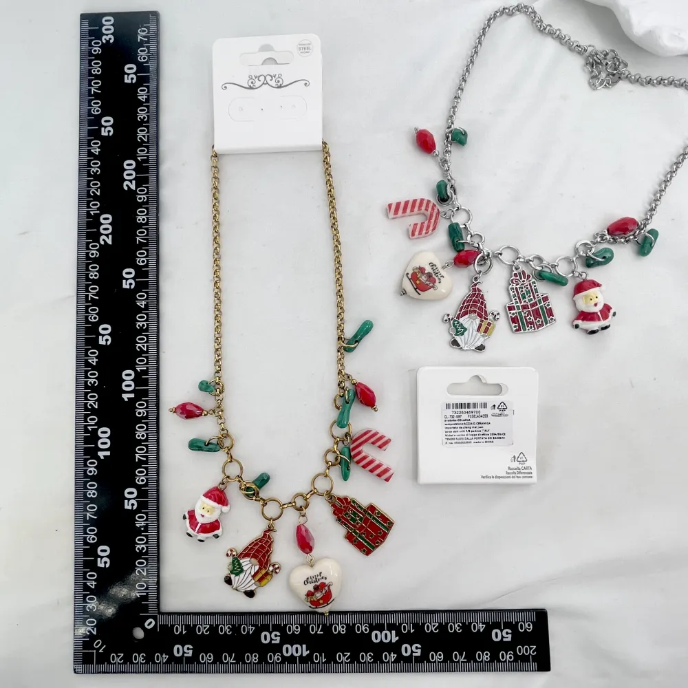 Babbo Natale, Bastoncino Zucchero e Cuore "Happy Christmas"-Collana Corta Moda in Acciaio - CAC-732-697