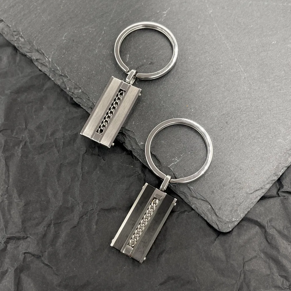 Targhet con Catena -Portachiave da Uomo in Acciaio - PO-600-H391 (Nero)