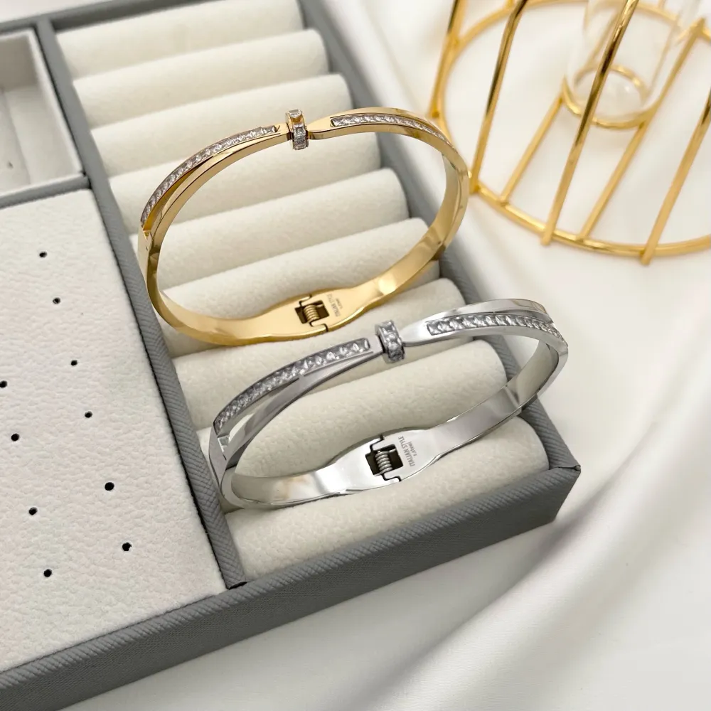 Chido con Zirconia-Bracciale Rigido in Acciaio - BAR-413-2264 (Oro Giallo)