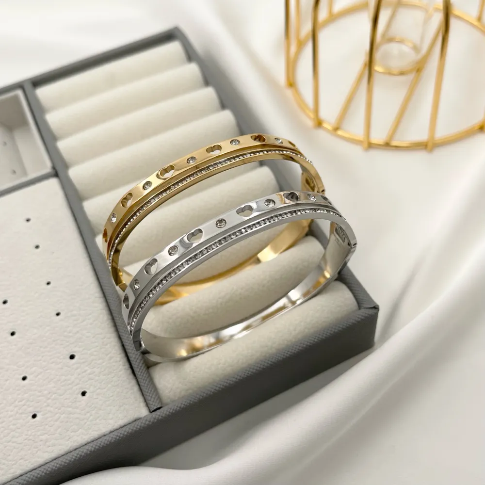 Cuore Vuoto Punto Luce-Bracciale Rigido in Acciaio - BAR-413-2274 (Oro Giallo)