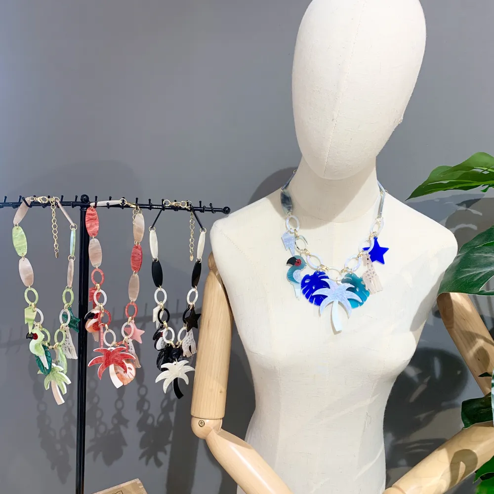 Tropicale Pappagallo-Collana Corta Moda - CMC-15577 (Nero)